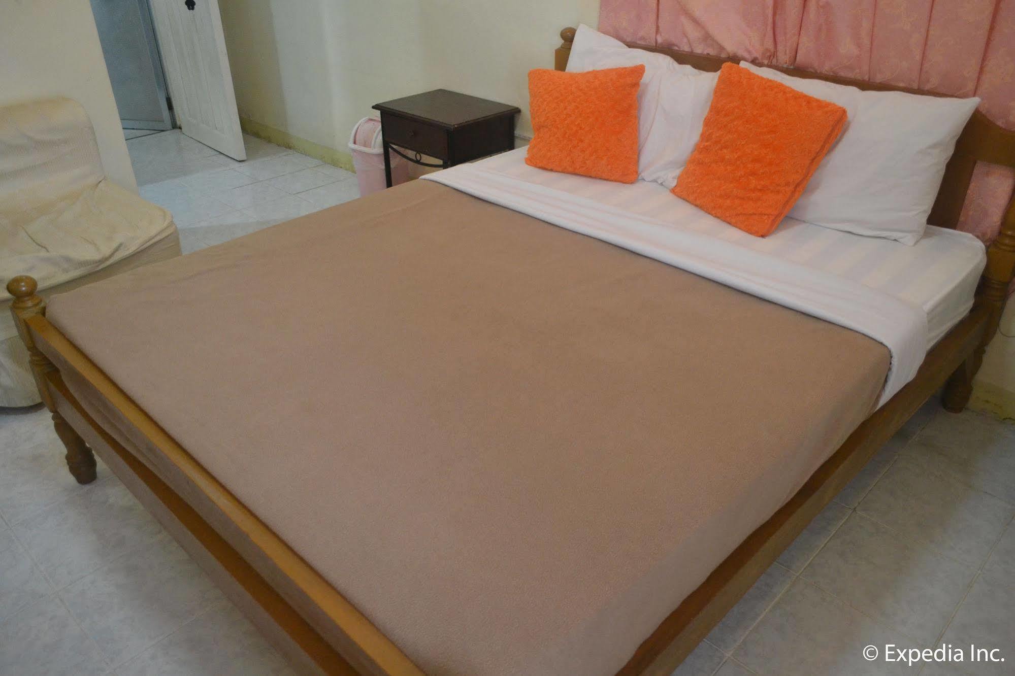 Royal Taal Inn Tagaytay City Exterior foto