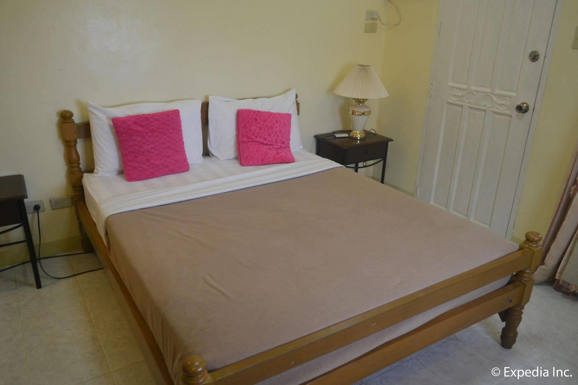 Royal Taal Inn Tagaytay City Exterior foto